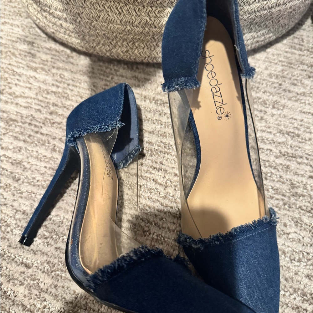 Shoedazzle denim pumps